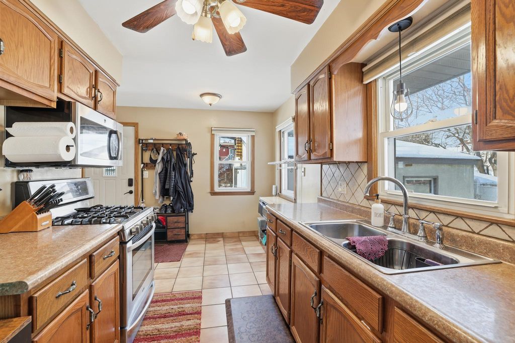 2447 Minnehaha Avenue E, Maplewood, MN 55119