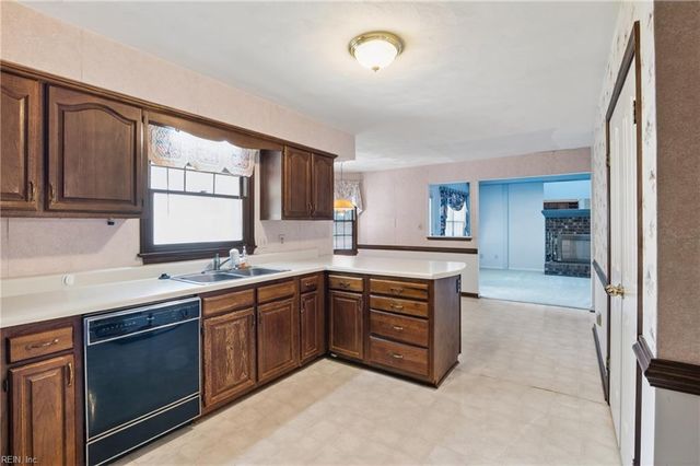 1800 Clearwater CT, Newport News, VA 23602