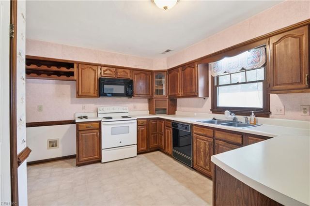 1800 Clearwater CT, Newport News, VA 23602