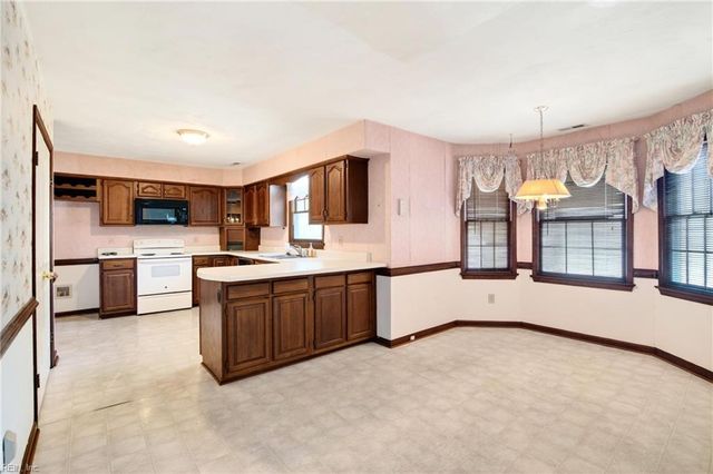 1800 Clearwater CT, Newport News, VA 23602