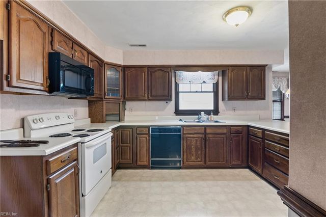 1800 Clearwater CT, Newport News, VA 23602