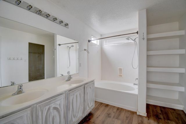 4 AVENIDA SERENO Place, Los Lunas, NM 87031