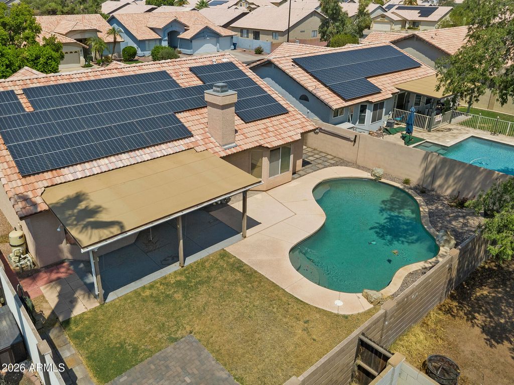 325 S GOLDEN KEY Drive, Gilbert, AZ 85233 — exterior