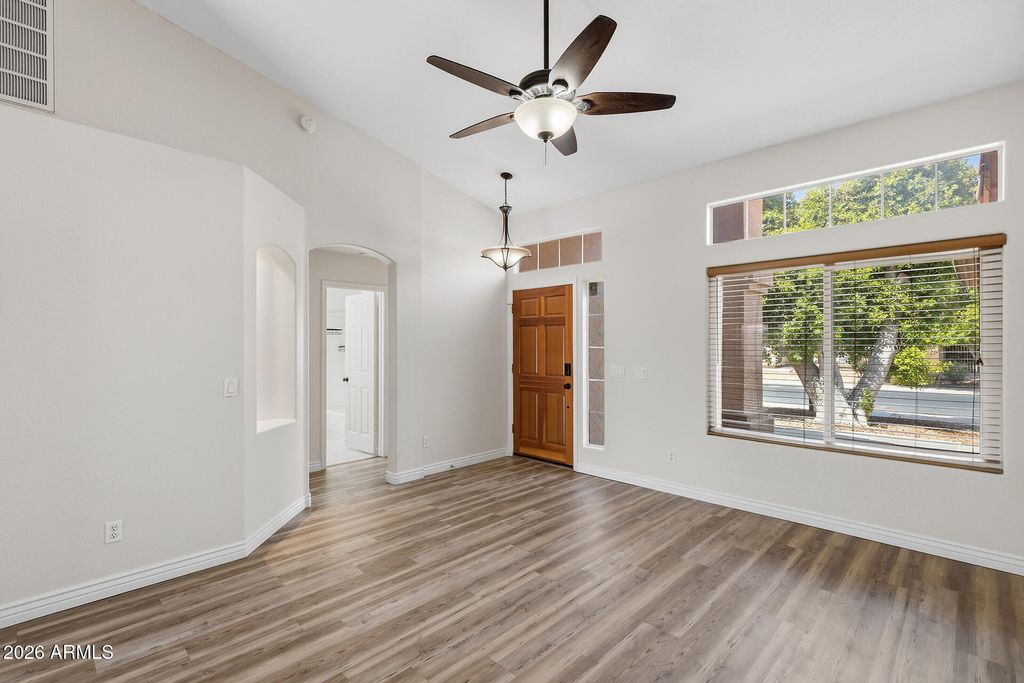 325 S GOLDEN KEY Drive, Gilbert, AZ 85233 — photo 4