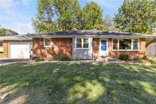 202 SW 21st Street, Oak Grove, MO 64075