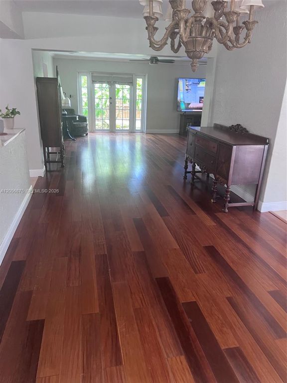 Image 25 of property listing at 880 Azalea Ct, Plantation, FL 33317