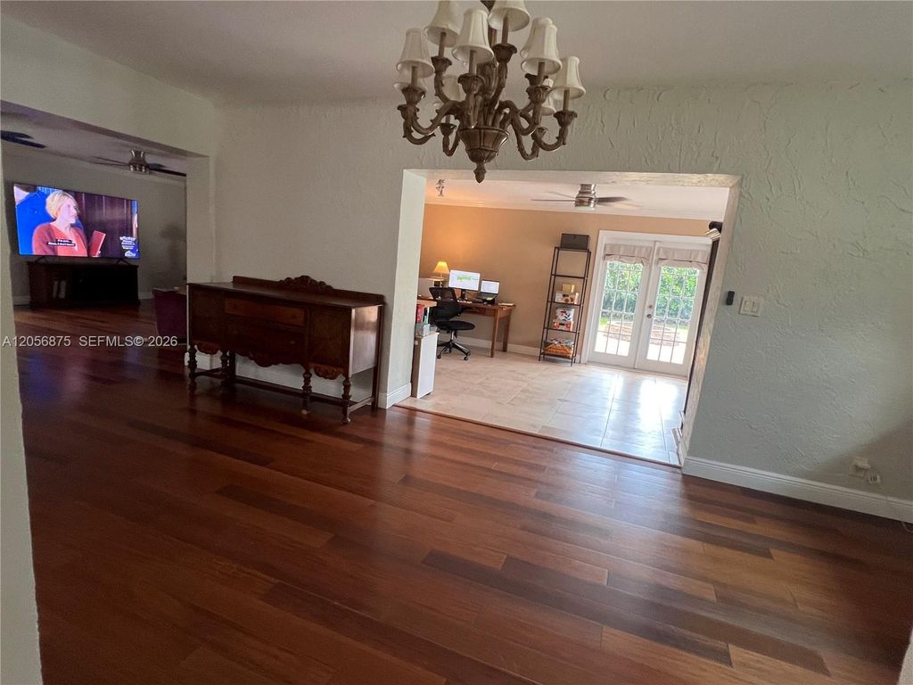 Image 26 of property listing at 880 Azalea Ct, Plantation, FL 33317