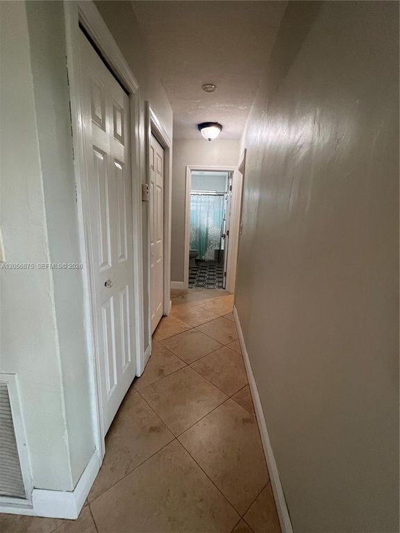 Image 28 of property listing at 880 Azalea Ct, Plantation, FL 33317