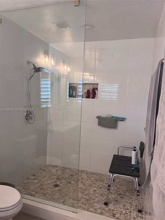 Image 31 of property listing at 880 Azalea Ct, Plantation, FL 33317