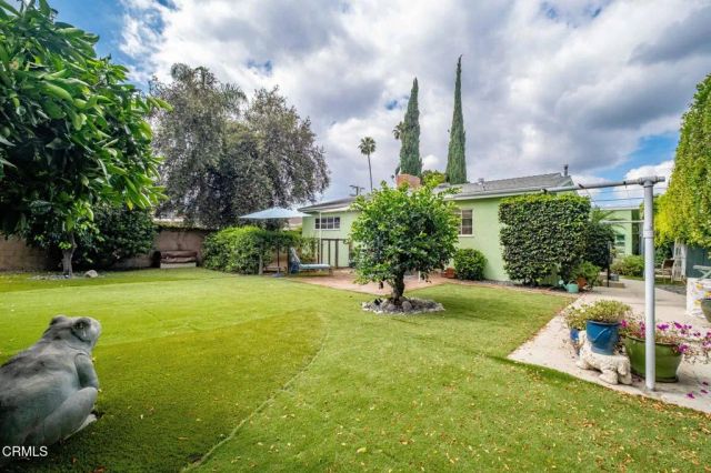 6040 Laurelgrove Avenue, North Hollywood, CA 91606