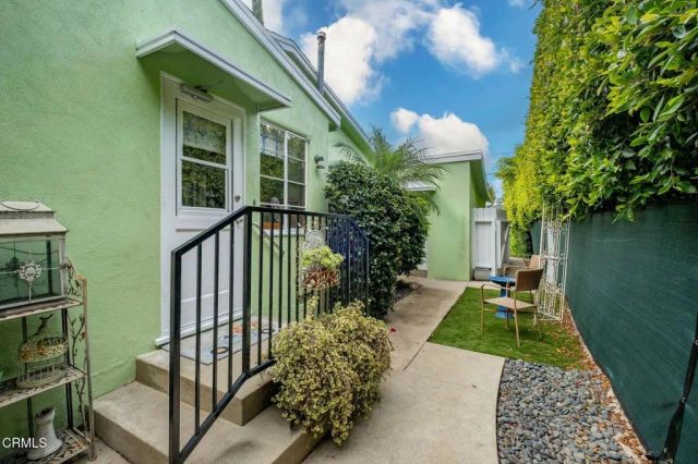 6040 Laurelgrove Avenue, North Hollywood, CA 91606