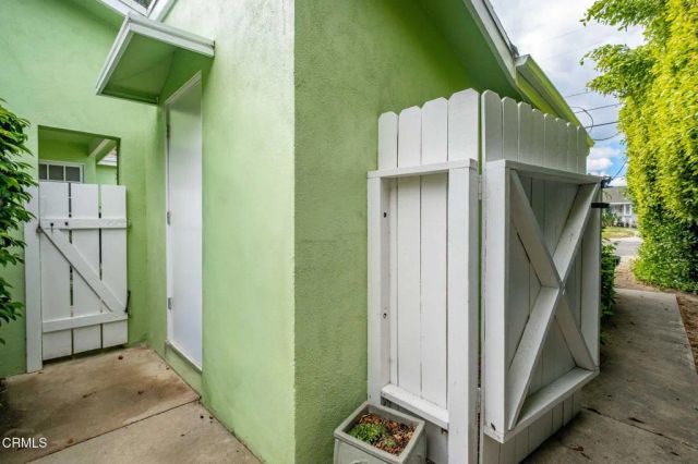 6040 Laurelgrove Avenue, North Hollywood, CA 91606