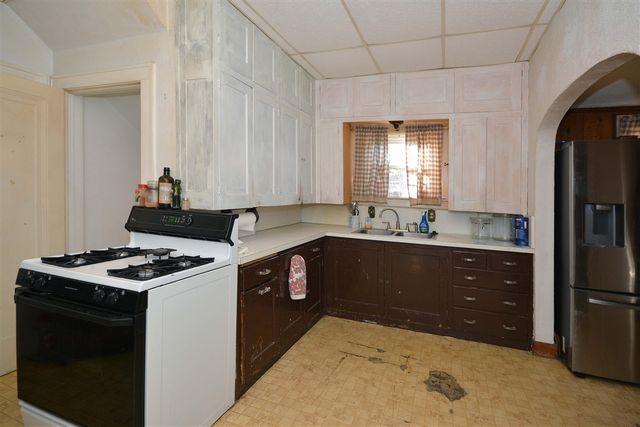 601 N Kalamazoo Street, Paw Paw, MI 49079