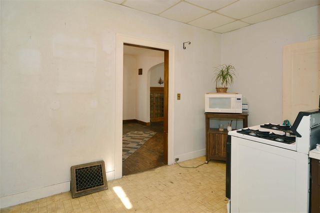 601 N Kalamazoo Street, Paw Paw, MI 49079