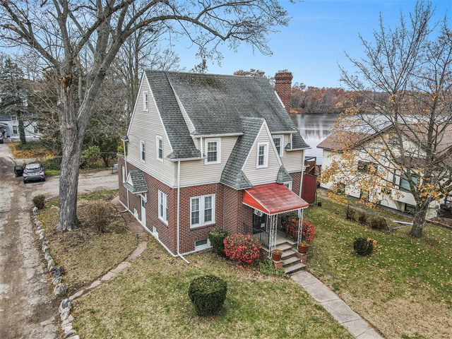 601 N Kalamazoo Street, Paw Paw, MI 49079
