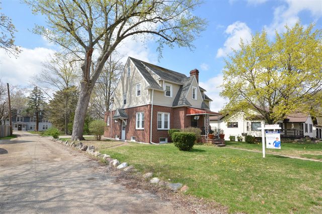 601 N Kalamazoo Street, Paw Paw, MI 49079