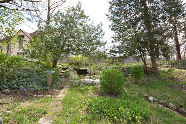 601 N Kalamazoo Street, Paw Paw, MI 49079