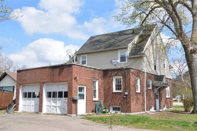 601 N Kalamazoo Street, Paw Paw, MI 49079