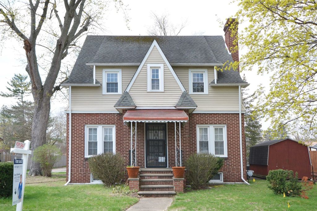 601 N Kalamazoo Street, Paw Paw, MI 49079