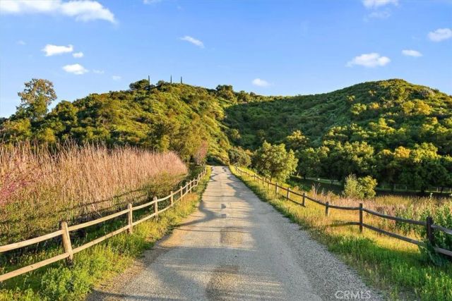 2835 Hermitage Road, Ojai, CA 93023