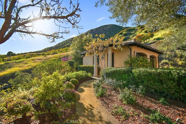 2835 Hermitage Road, Ojai, CA 93023