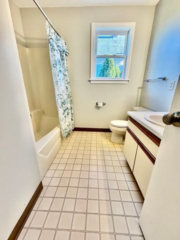 36 Irving St B, Salem, MA 01970