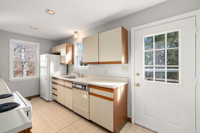 36 Irving St B, Salem, MA 01970