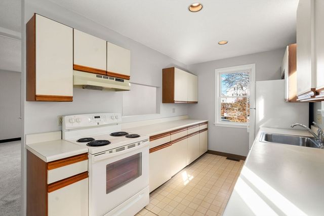 36 Irving St B, Salem, MA 01970