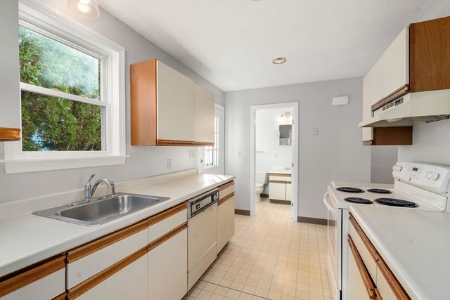 36 Irving St B, Salem, MA 01970