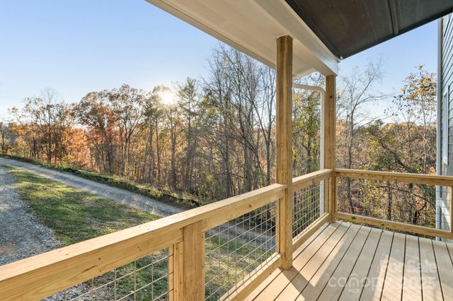 62 Upper Moffitt Road, Asheville, NC 28805