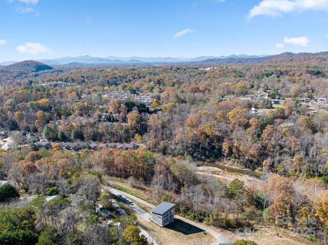 62 Upper Moffitt Road, Asheville, NC 28805