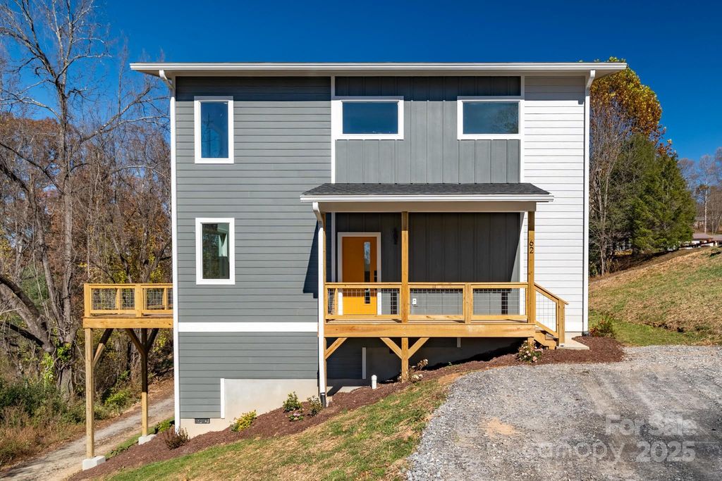 62 Upper Moffitt Road, Asheville, NC 28805