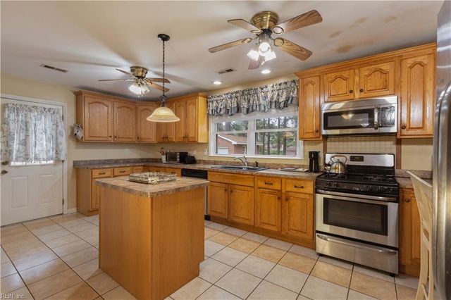 1116 Lakeview DR, Portsmouth, VA 23701