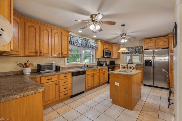 1116 Lakeview DR, Portsmouth, VA 23701
