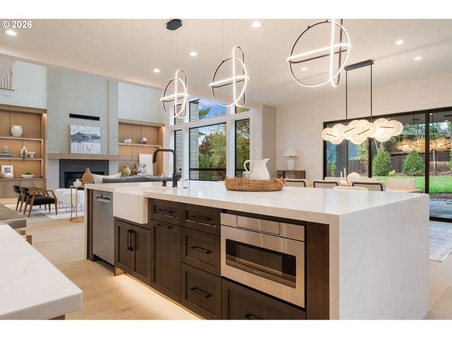 9193 Sw MORRISON St, Portland, OR 97225