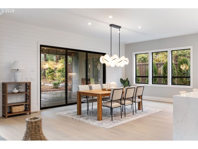 9193 Sw MORRISON St, Portland, OR 97225