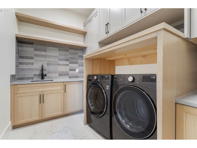 9193 Sw MORRISON St, Portland, OR 97225