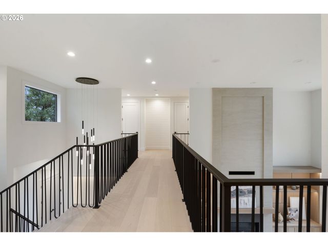 9193 Sw MORRISON St, Portland, OR 97225