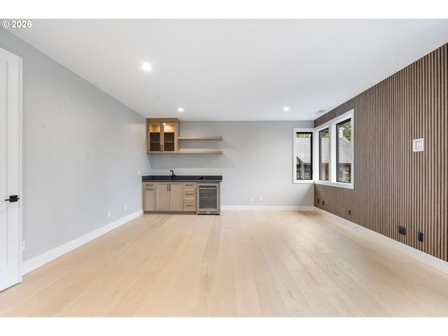 9193 Sw MORRISON St, Portland, OR 97225