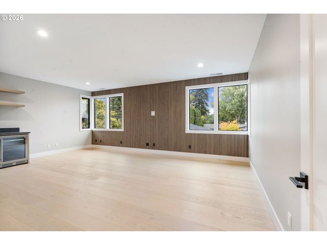 9193 Sw MORRISON St, Portland, OR 97225
