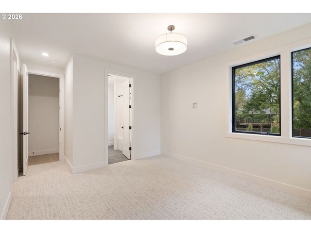 9193 Sw MORRISON St, Portland, OR 97225