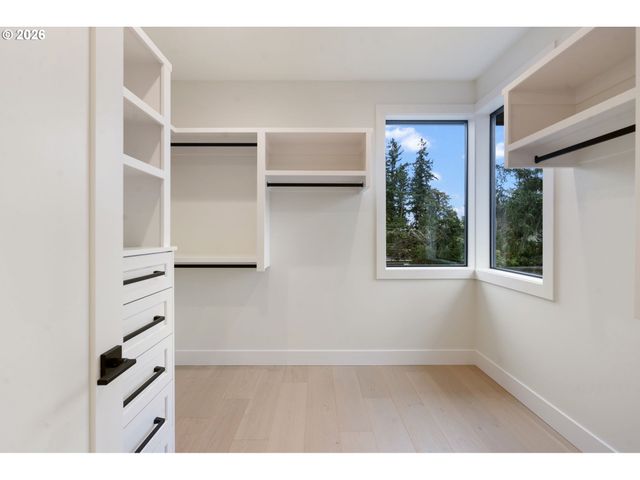 9193 Sw MORRISON St, Portland, OR 97225