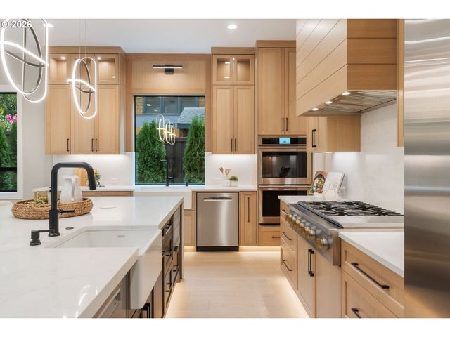 9193 Sw MORRISON St, Portland, OR 97225