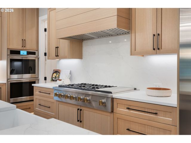 9193 Sw MORRISON St, Portland, OR 97225