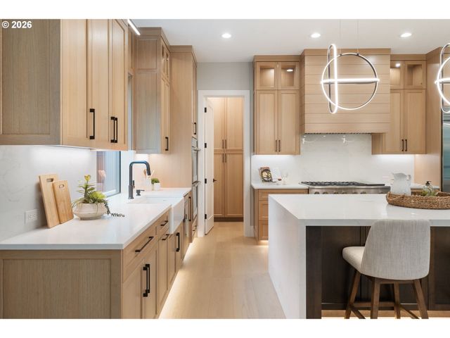 9193 Sw MORRISON St, Portland, OR 97225