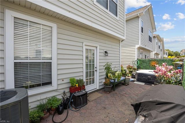 1812 Kensal Green DR, Virginia Beach, VA 23456