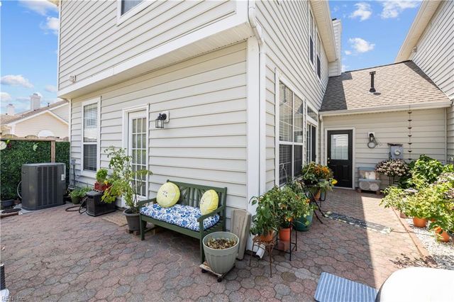1812 Kensal Green DR, Virginia Beach, VA 23456