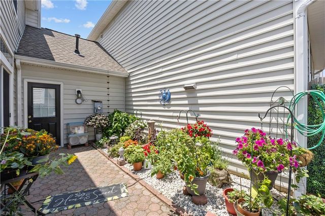 1812 Kensal Green DR, Virginia Beach, VA 23456