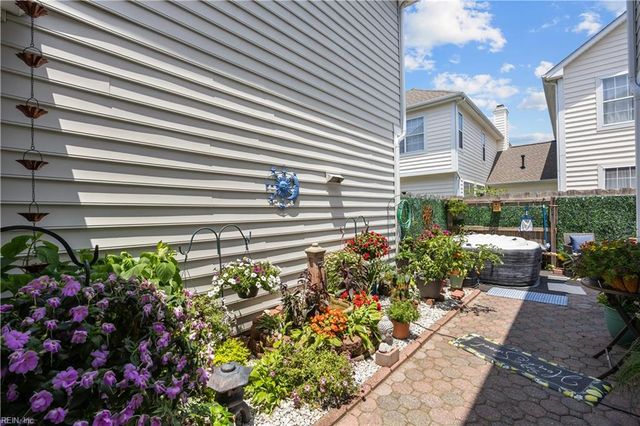 1812 Kensal Green DR, Virginia Beach, VA 23456