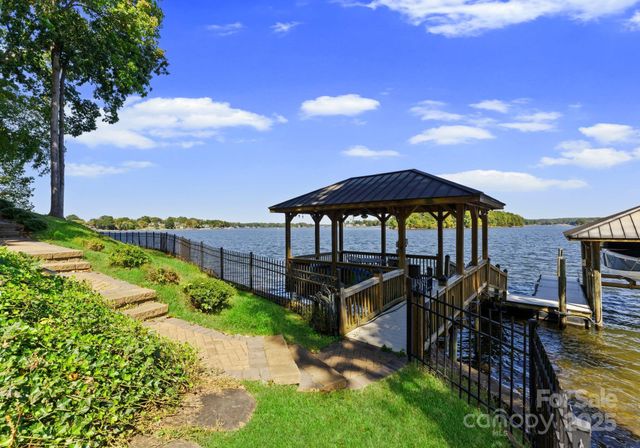 115 Emerald Point Lane, Mooresville, NC 28117